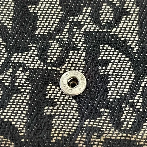 Dior Montaigne Wallet.